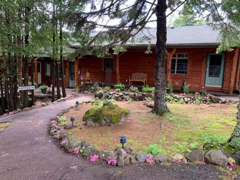 Thomsonite Inn On Lake Superior グランド・マレー エクステリア 写真
