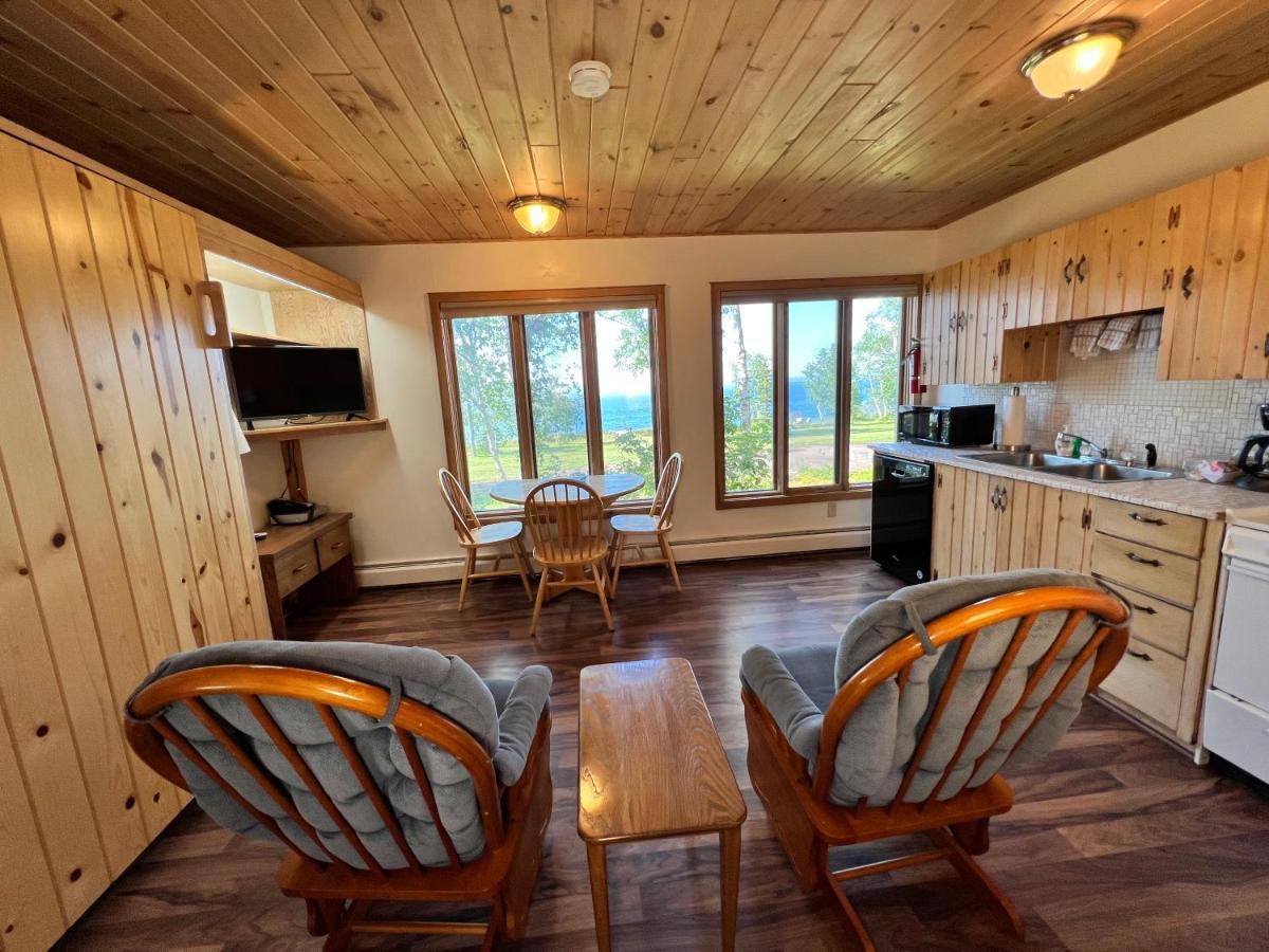 Thomsonite Inn On Lake Superior グランド・マレー エクステリア 写真