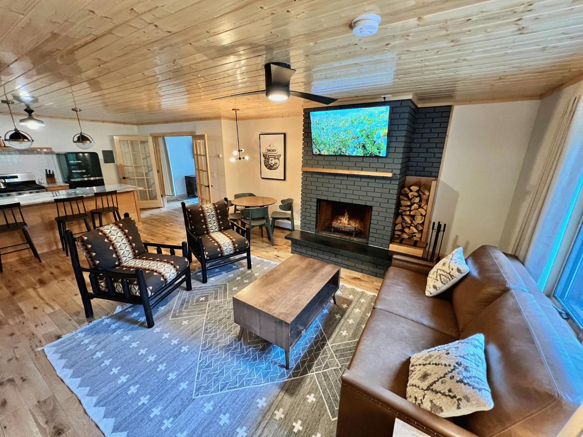 Thomsonite Inn On Lake Superior グランド・マレー 部屋 写真