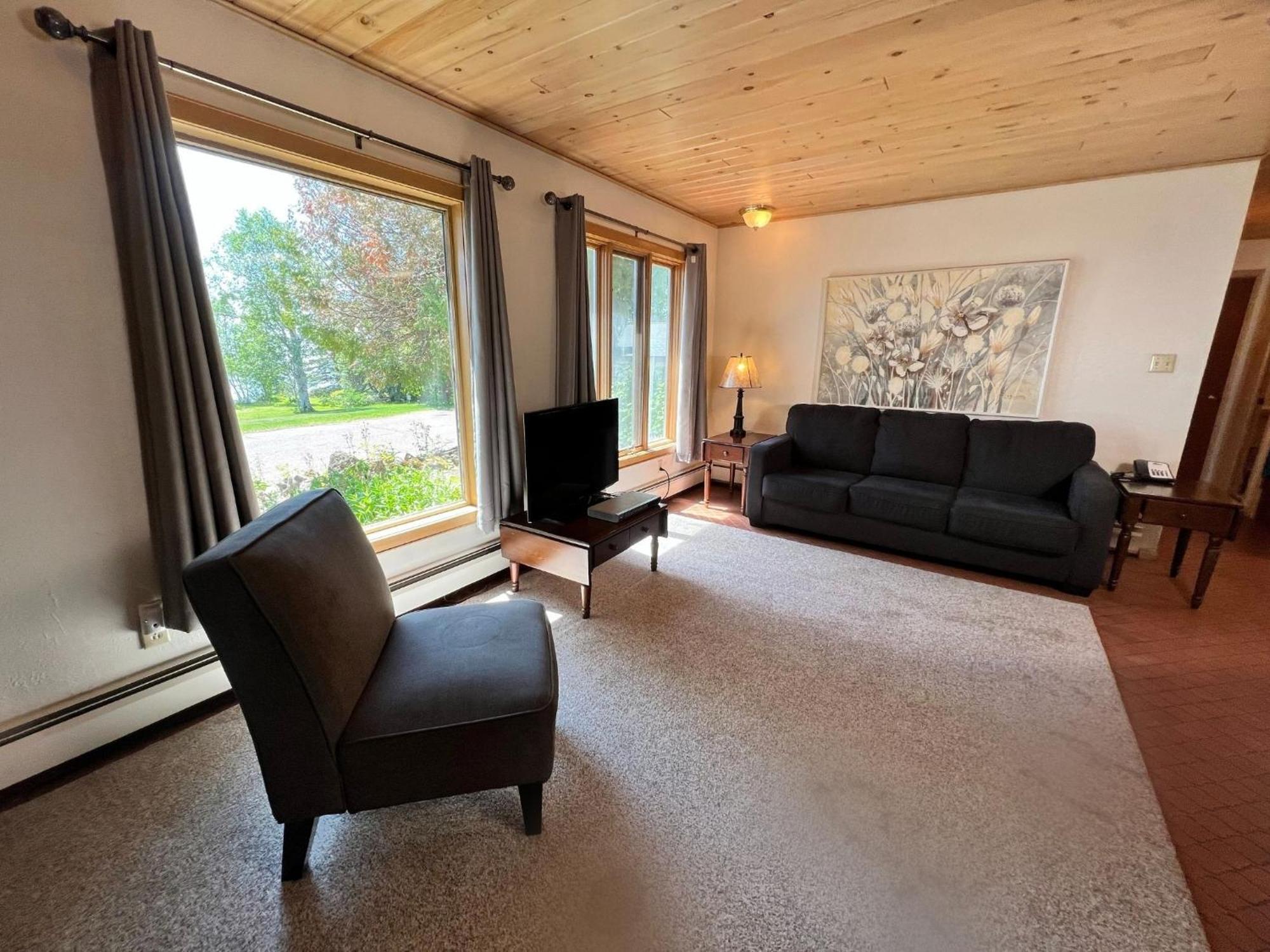 Thomsonite Inn On Lake Superior グランド・マレー エクステリア 写真