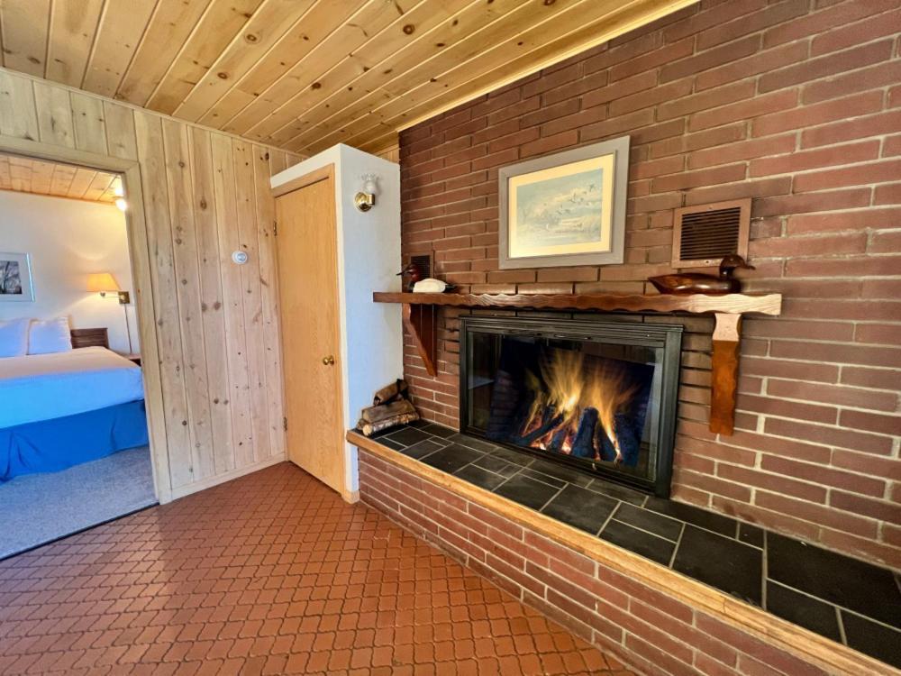 Thomsonite Inn On Lake Superior グランド・マレー エクステリア 写真